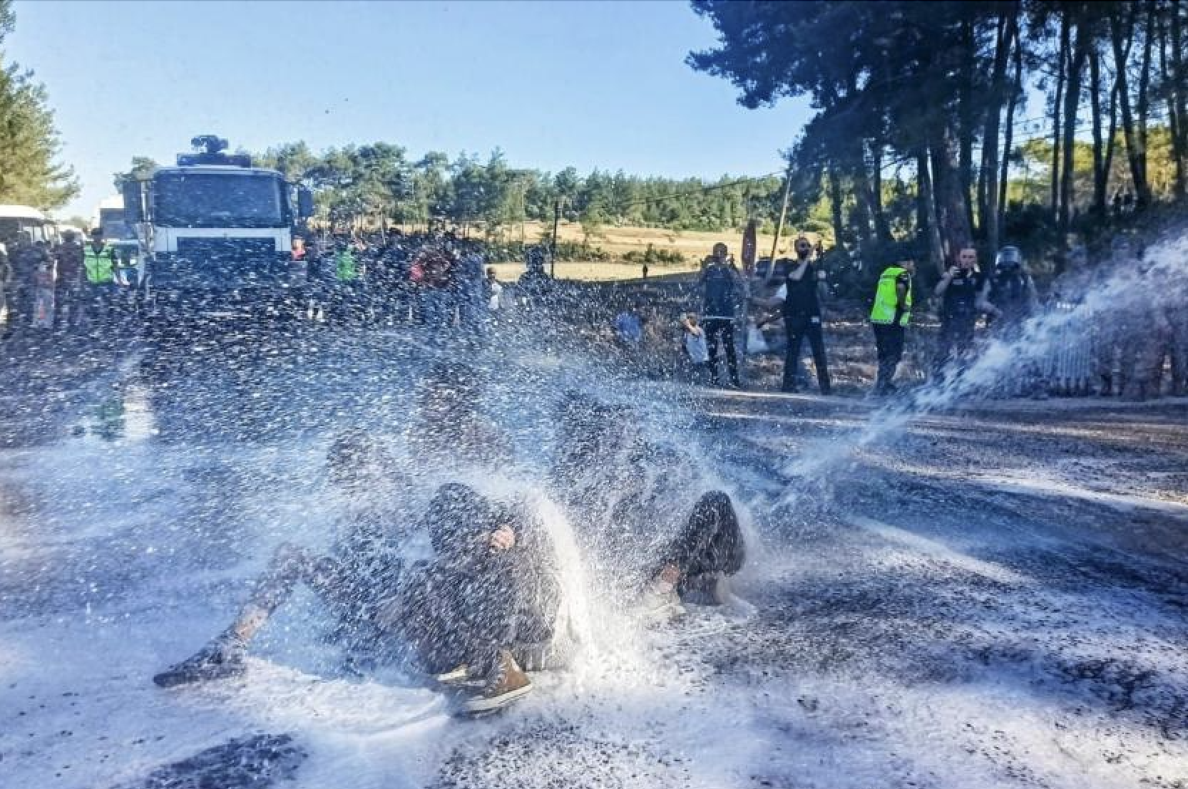 Akbelen’de direniş sürüyor, ağaç kesimi durmuyor